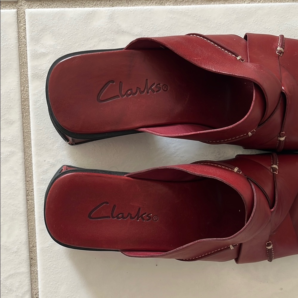 Clarks Red Leather Slide Sandals Womens 7.5 Block Heel Comfort Mule Slip On - Picture 2 of 5